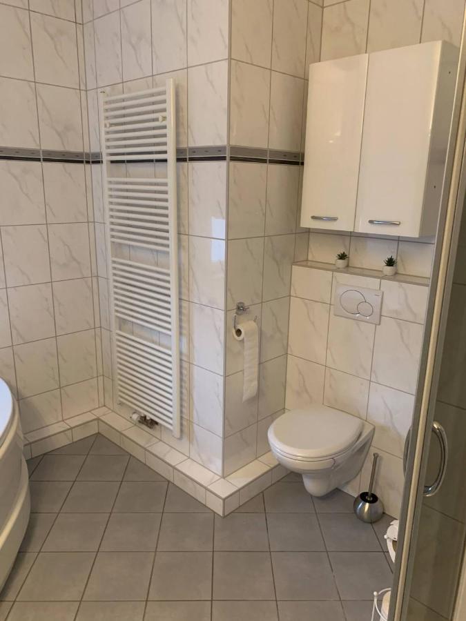 Mainpark Apartment 4 Schlafzimmer Bis Zu 10 Personen Direkt Ueber Aschaffapartment Bei Aschaffenburg Mainaschaff المظهر الخارجي الصورة